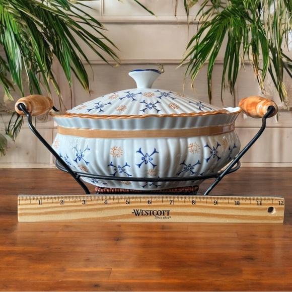 Temp-tations Presentable Ovenware Covered Casserole Dish with Stand - Picture 9 of 13